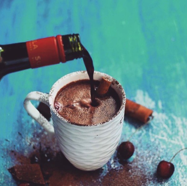 Photo of Топло чоколадо со црвено вино е ултимативен зимски пијалок