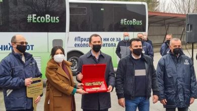Photo of Заев и Ковачевски ги промовираa шестте нови еко-автобуси на метан наменети за превоз на работниците на РЕК Битола