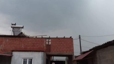 Photo of Ветрот и дождот корнеше покриви и дрвја во Лажани, штетите се големи