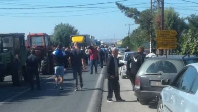 Photo of Земјоделците од Кочанско на протест, го блокираа патот Кочани-Штип во Облешево