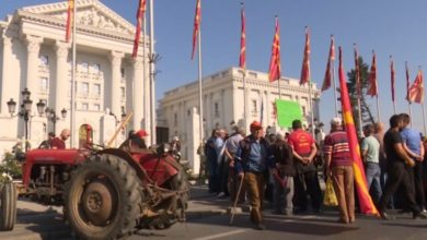 Photo of Земјоделците со реакција-Ниту ВМРО не брани, а уште помалку СДСМ не храни