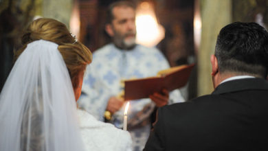 Photo of Поскапеа црковните услуги-Венчавките и погребите за 500, спевањето за Задушница за 50 денари