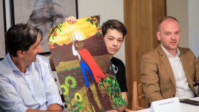Photo of Павел Милановски од Куманово млад уметник-Земјоделците се потценети во општеството