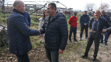 Photo of Тутунарот Горан Јорданоски од Мажучиште ги пречека премиерот и министерот