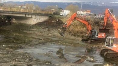 Photo of ЕСМ-ХЕС „Црн Дрим“ го чисти коритото и бреговите на реката Црн Дрим