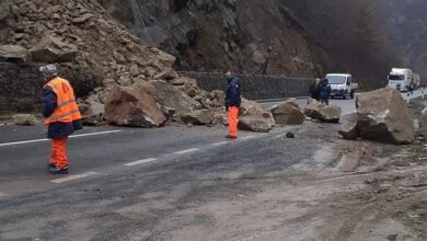 Photo of Сообраќајот на патот Маврово – Депар по една лента поради свлечиште