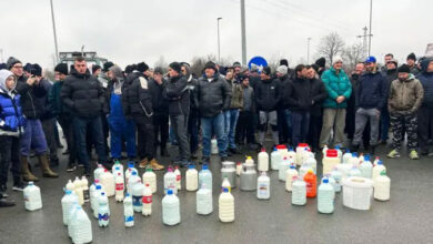 Photo of Во Србија-млекари го истураат млекото во знак на протест против намалувањето на откупната цена