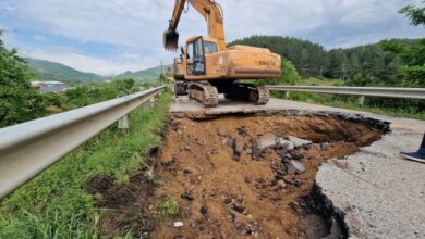 Photo of Патот Каменица – Делчево затворен до вторник поради големата дупка што се отвори