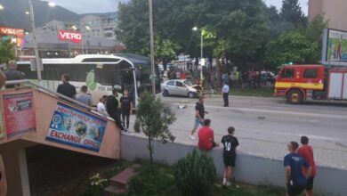 Photo of Автомобил се судри со автобус на РЕК Битола, пожарникари го ваделе возачот од автомобилот