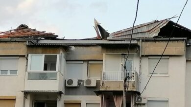 Photo of Четириесетина штети пријавени од невремето во Скопје, паднати дрвја и бандери, оштетени покриви…