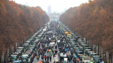 Photo of Хаос во Германија, илјадници земјоделци со својата механизација ја парализира државата
