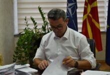 Photo of Трипуновски: Ги потпишав сите заостанати договори и документи во Министерството