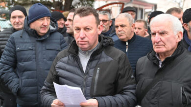 Photo of Протест на земјоделци во Гостивар: Ќе останеме без егзистенција поради блокиран канал за наводнување