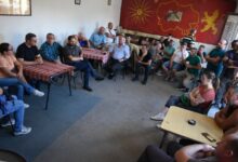 Photo of Трипуновски на средба со тутунарите од село Врбоец – за прв пат тутунарите добија картички за зелена нафта